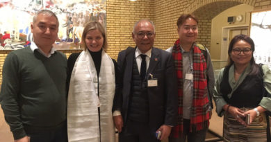 (سولدىن) نورۋېگىيە ئۇيغۇر كومىتېتىنىڭ رەئىسى بەختىيار ئۆمەر ئەپەندى، مەشھۇر كىشىلىك ھوقۇق پائالىيەتچىسى گۇرى مېلبى، دالاي لامانىڭ شىمالىي ياۋروپادىكى ۋەكىلى سونام فراسى، نورۋېگىيە خوڭكوڭ كومىتېتىنىڭ مۇئاۋىن رەئىسى ستېۋېن، نورۋېگىيە تىبەت كومىتېتىنىڭ رەئىسى سوما سىۋېنىنسېنلار نورۋېگىيە پارلامېنتىدا.